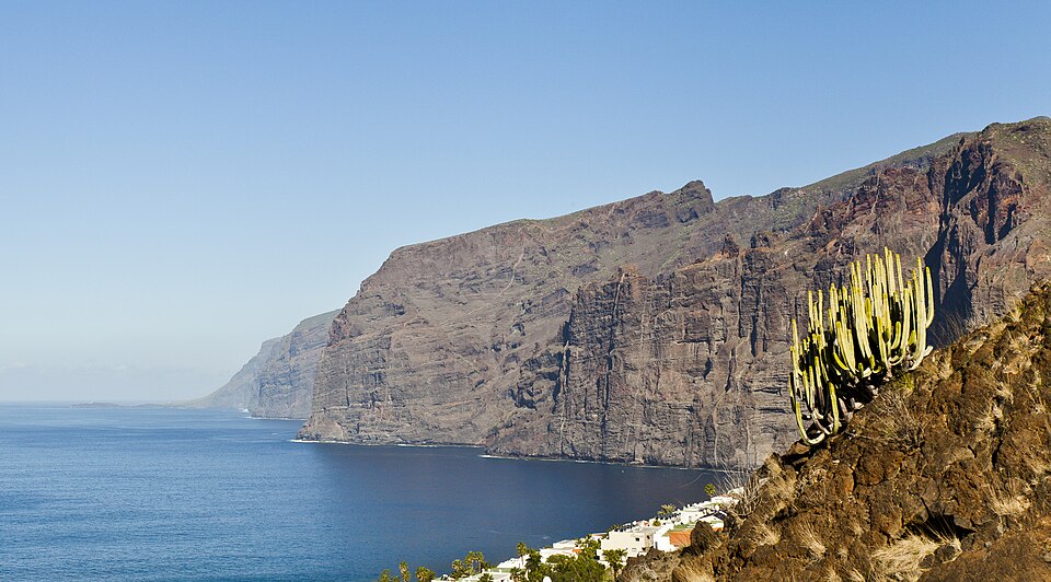 The Los Gigantes cliffs seen from the Mirador Archipenque