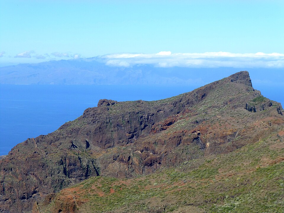From the Cherfe pass towards the Teno ridges, with La Gomera on the horizon