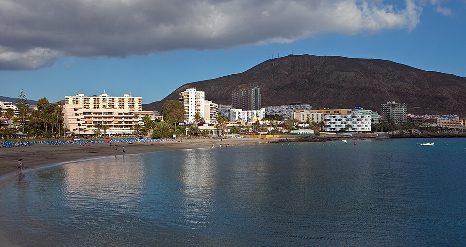 Playa de Los Cristianos seen from the harbour wall, Montaña de Guaza behind